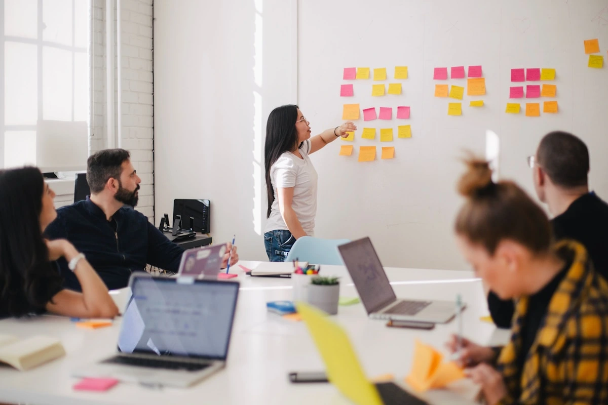 Agence SEO ou Freelance : Lequel Choisir pour Votre Référencement ?